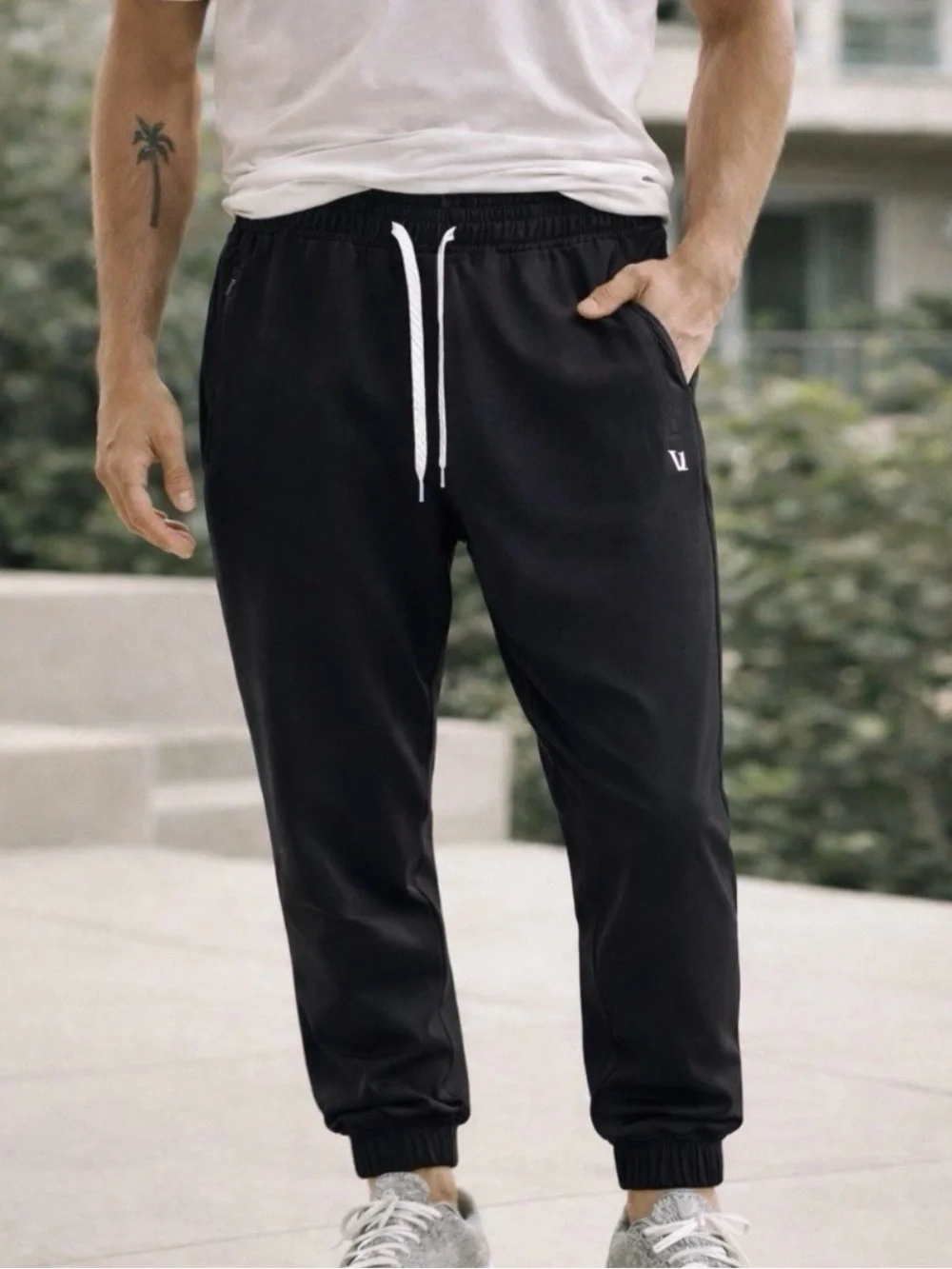 Vuori Black Men’s Transit Joggers Pant NWT Size XL - Picture 3 of 9